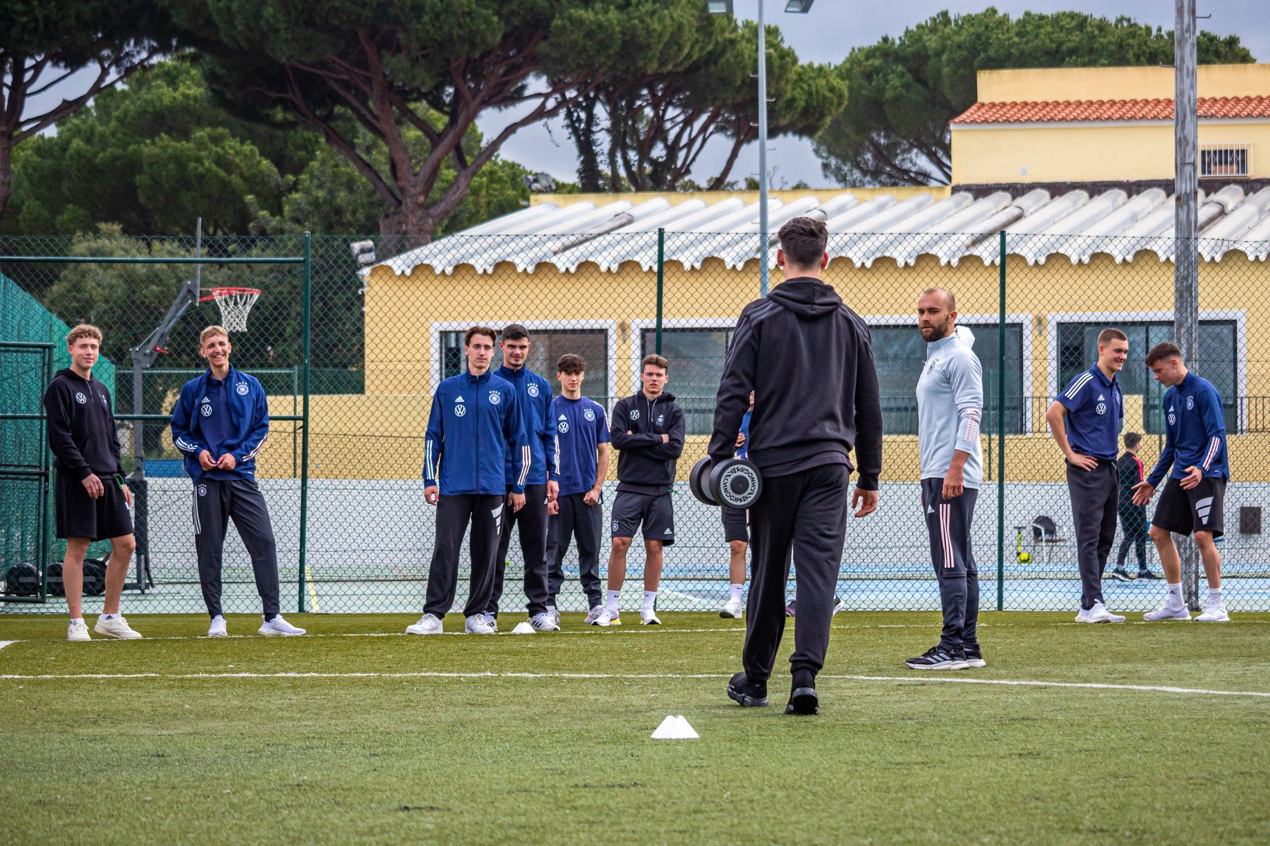Robert Benke — DFB-Nachwuchstraining, Athletiktraining mit Theraband